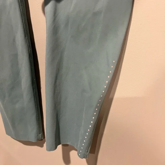 Women’s Lululemon leggings blue size 4. - Picture 9 of 10